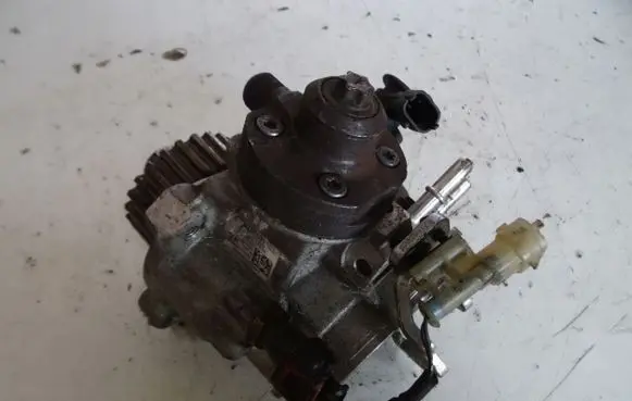 Jaguar XJ X351 Fuel injection high pressure pump 0445010629