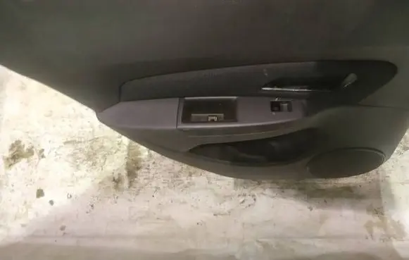 Chevrolet Cruze Rear door card panel trim