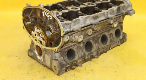 Skoda Octavia Mk2 (1Z) Engine head 06F103373