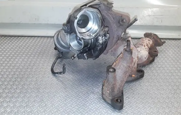 Volkswagen PASSAT B6 Turbo 03G253019N