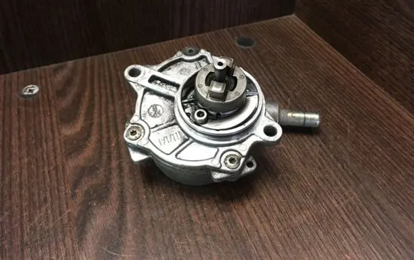 Mercedes-Benz Sprinter W901 W902 W903 W904 Vacuum pump 6112300265