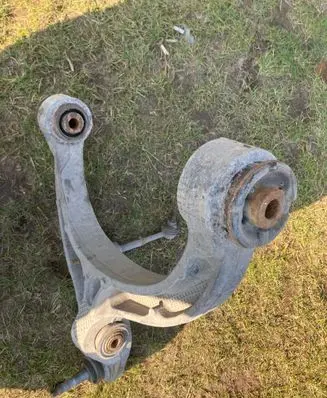Ram 1500 Front lower control arm/wishbone 68261621