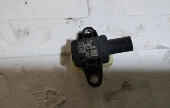 Skoda Fabia Mk3 (NJ) Airbag deployment crash/impact sensor 4H0955557