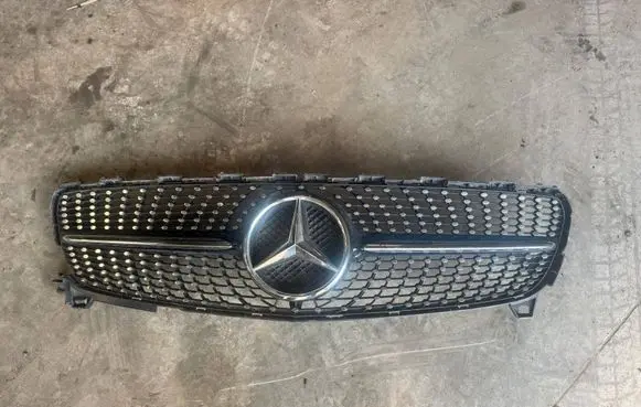 Mercedes-Benz A W176 Front bumper upper radiator grill A1768881760