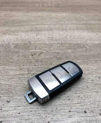 Volkswagen Touran I Ignition key/card 