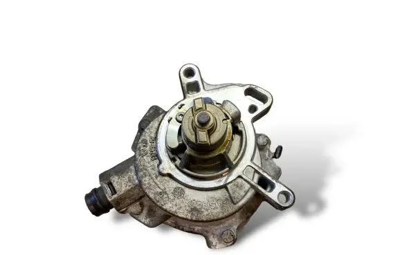 Ford C-MAX II Vacuum pump BM5G2A451EC 20140207 0088