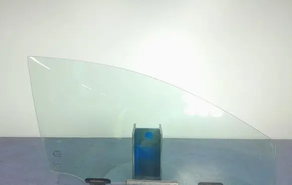 Toyota Auris E180 Front door window glass four-door