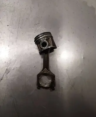 Alfa Romeo 159 Piston with connecting rod 082226