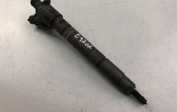 Volvo V50 Fuel injector 31303238