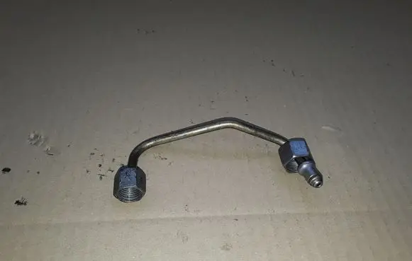 Volkswagen Touareg I Fuel injector supply line/pipe NOCODE