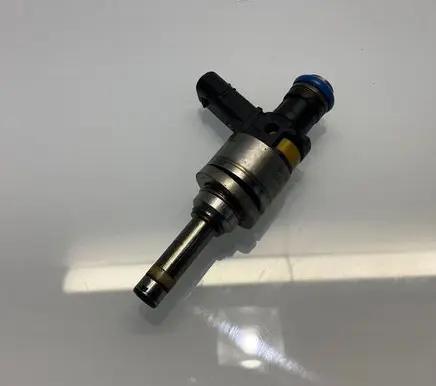 Mercedes-Benz C W204 Fuel injector A2710781123 2710781123