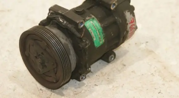 Renault Laguna I Air conditioning (A/C) compressor (pump) 7700111036 7700106440
