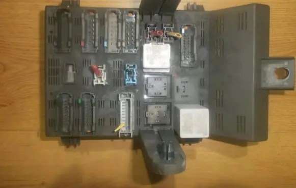 Renault Laguna I Fuse box set 7700821586