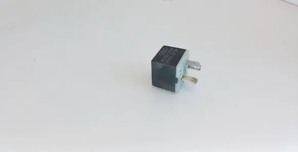 Volkswagen PASSAT B5 Other relay 431951253H