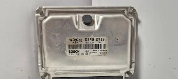 Volkswagen PASSAT B5.5 Engine control unit/module 038906019 28SA4959 0010543