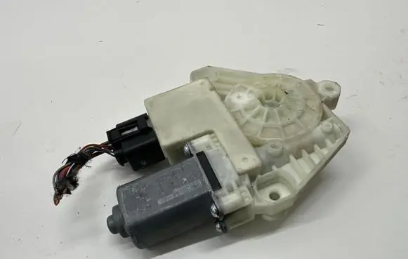 BMW 5 G30 G31 Front door window regulator motor 7455081