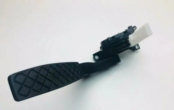 Volkswagen Touareg I Accelerator throttle pedal 7L0723507B