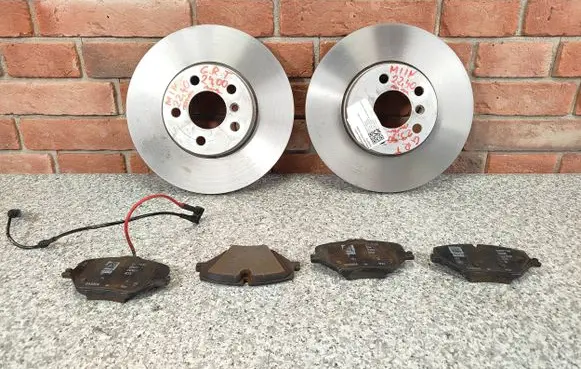 BMW 2 Active Tourer U06 Front brake disc 6891079