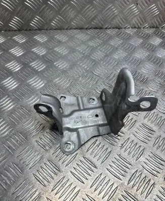 Fender mounting bracket
