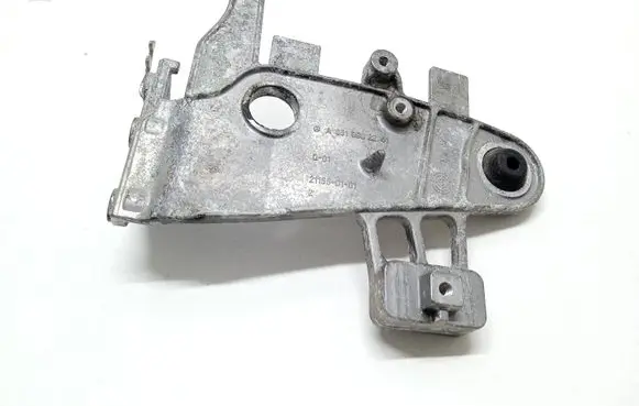 Mercedes-Benz E W212 Engine mounting bracket A6510902241 211550101