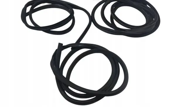 Ford Mondeo MK IV Rubber seal front door (on door) 