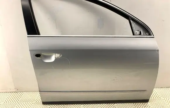 Volkswagen PASSAT B6 Front door LA7W