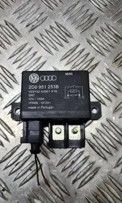 Volkswagen Touareg I Charging relay 2D0951253B