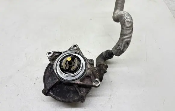 Audi A6 S6 C5 4B Vacuum pump 057145100C 027133783B