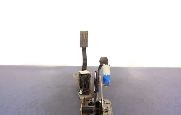 Ford Focus Accelerator throttle pedal BV612467GA