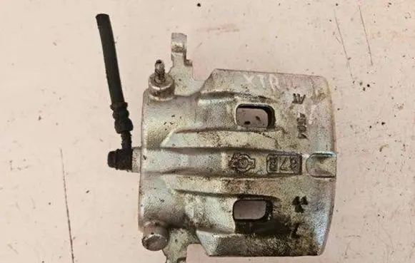 Nissan X-Trail T30 Front brake caliper