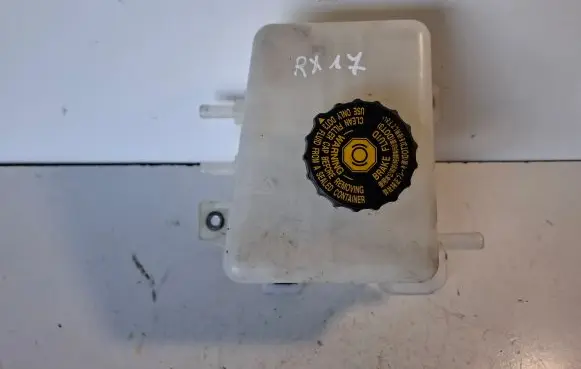 Brake fluid reservoir