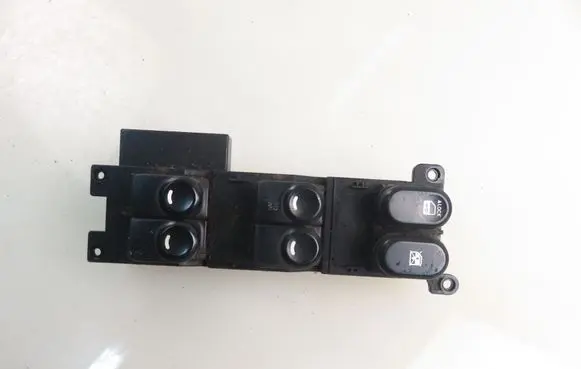 Hyundai i30 Electric window control switch 935702L010