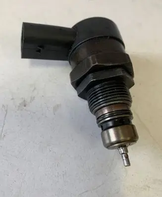 BMW 5 E60 E61 Fuel pressure sensor 0281002481 10442001 141102