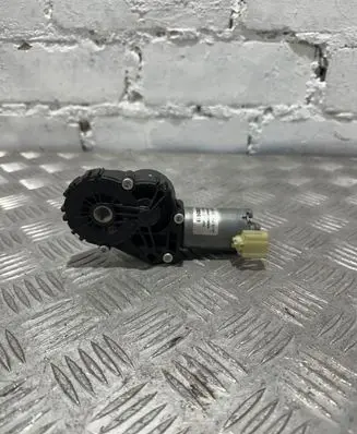 BMW 5 F10 F11 Seat adjustment motor 9168746 0390204003