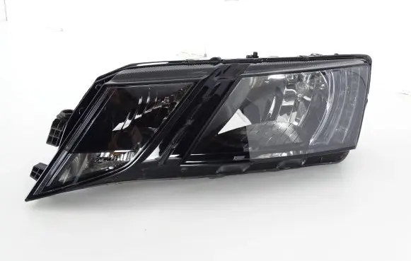 Skoda Octavia Mk4 Headlight/headlamp 5E1941015C