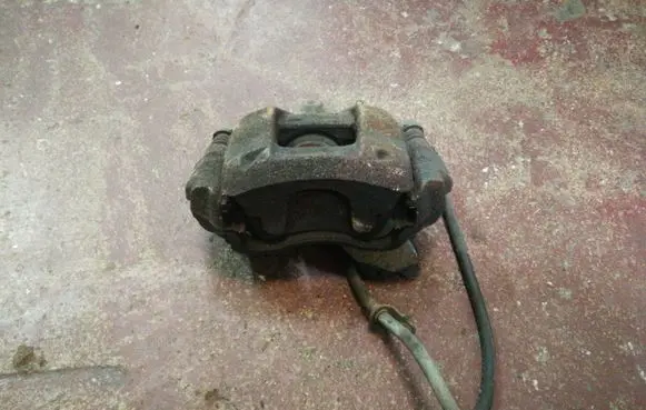 Toyota Auris 150 Front brake caliper