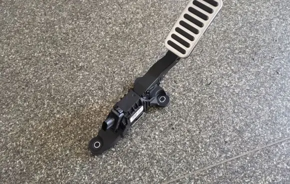Hyundai Kona I Accelerator throttle pedal 32700XXXXX CN04460400
