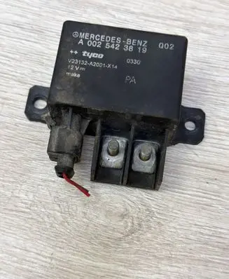 Mercedes-Benz E W211 Charging relay A0025423819 V23132A2001X14