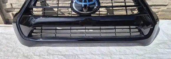 Toyota Hilux VIII Front bumper upper radiator grill 53111-0KB30
