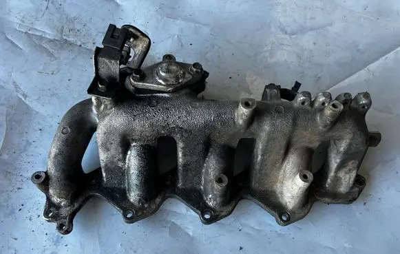 Nissan Patrol Y61 Intake manifold