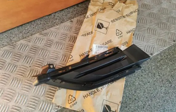Volkswagen Golf VII Front bumper lower grill 5G0853212G