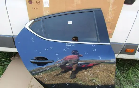 Mazda 3 Rear door