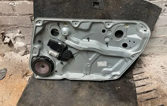 Volkswagen PASSAT B5 Front door window regulator with motor 3B4837756D