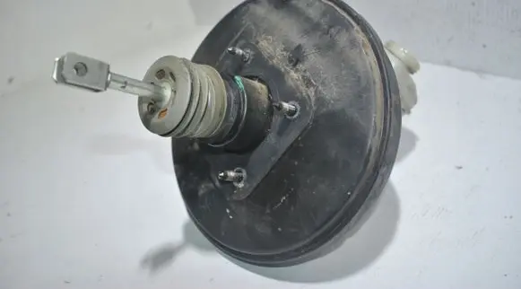 Dacia Sandero Brake booster 8200941229