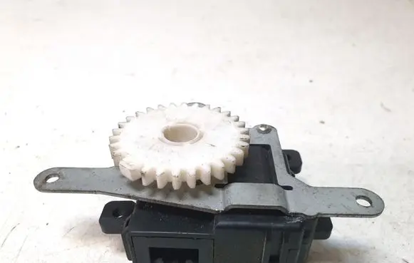 Toyota Avensis T270 Air flap motor/actuator 0638000920