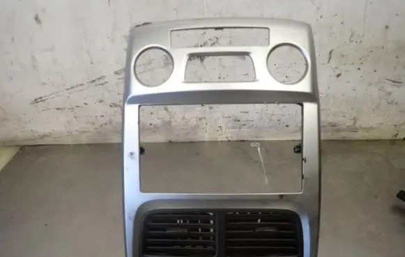 KIA Sportage Radio/GPS head unit trim 