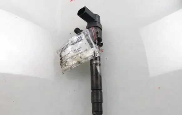 Mercedes-Benz S W220 Fuel injector 6130700687 0445110121