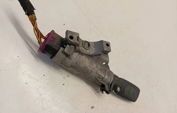 Audi A6 S6 C5 4B Ignition lock 4B0905851C