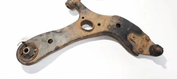 Toyota Avensis T270 Front lower control arm/wishbone
