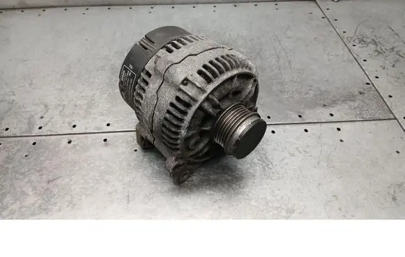 Audi A4 S4 B5 8D Generator/alternator 028903028